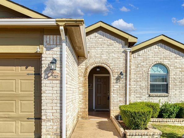 1021  Buffalo Springs Drive , Fort Worth Texas 76140