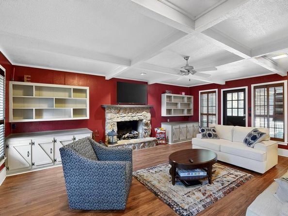 277  Creekwood Drive , Lancaster Texas 75146