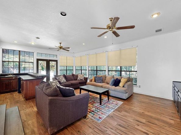 277  Creekwood Drive , Lancaster Texas 75146