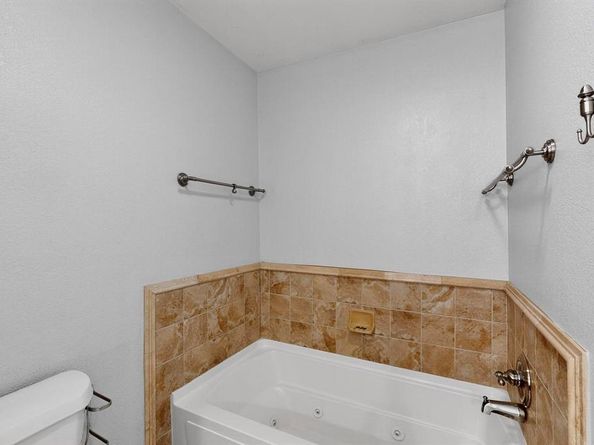 277  Creekwood Drive , Lancaster Texas 75146