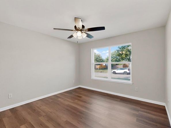 1004  Canyon Drive , Justin Texas 76247