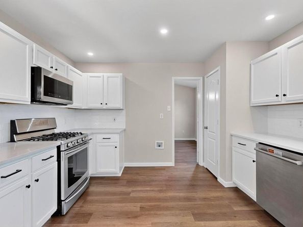 1004  Canyon Drive , Justin Texas 76247