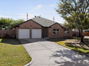 1004  Canyon Drive , Justin Texas 76247