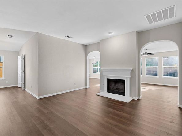 1004  Canyon Drive , Justin Texas 76247