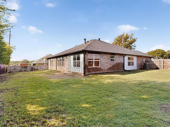 1004  Canyon Drive , Justin Texas 76247