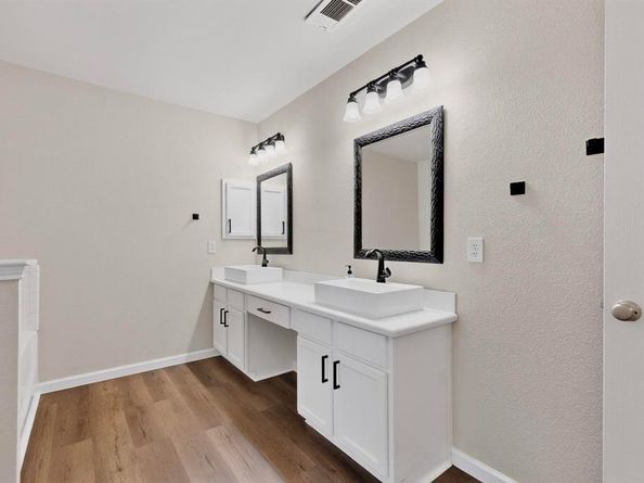 1004  Canyon Drive , Justin Texas 76247