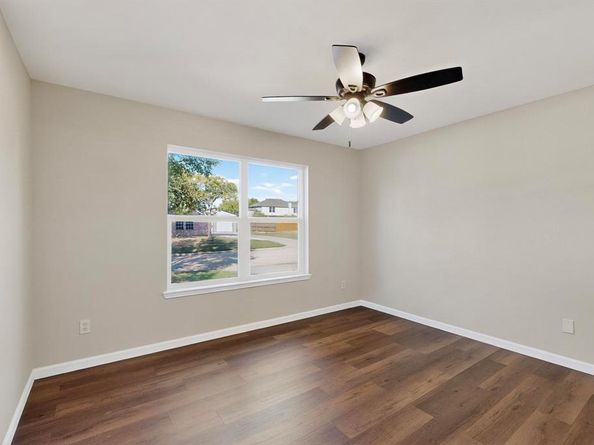 1004  Canyon Drive , Justin Texas 76247