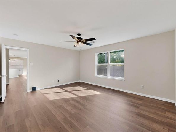 1004  Canyon Drive , Justin Texas 76247