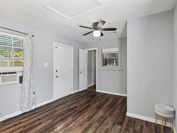 1304 E Lovers Lane , Arlington Texas 76010