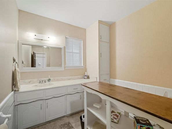 1204  Greenbriar Lane , Arlington Texas 76013