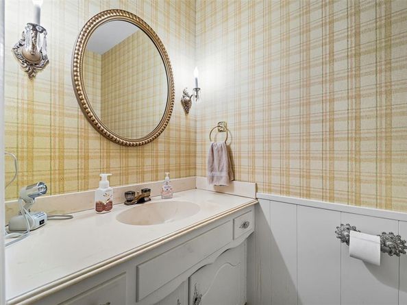 1204  Greenbriar Lane , Arlington Texas 76013