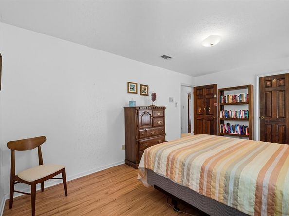 1204  Greenbriar Lane , Arlington Texas 76013