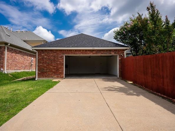 1810  Winterberry Trail , Garland Texas 75040