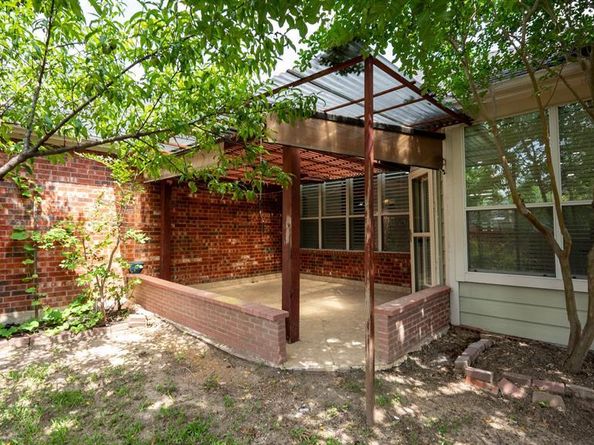 1810  Winterberry Trail , Garland Texas 75040