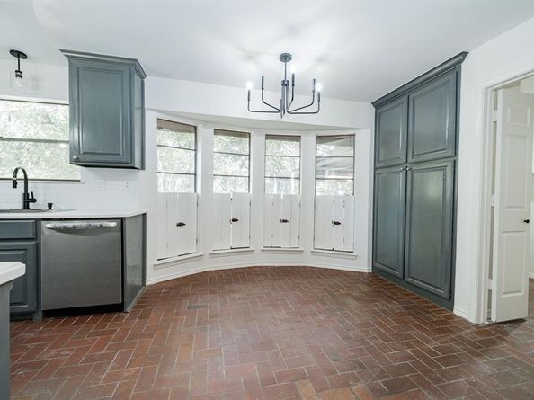 2811  Burlwood Drive , Dalworthington Gardens Texas 76016