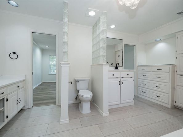 2811  Burlwood Drive , Dalworthington Gardens Texas 76016