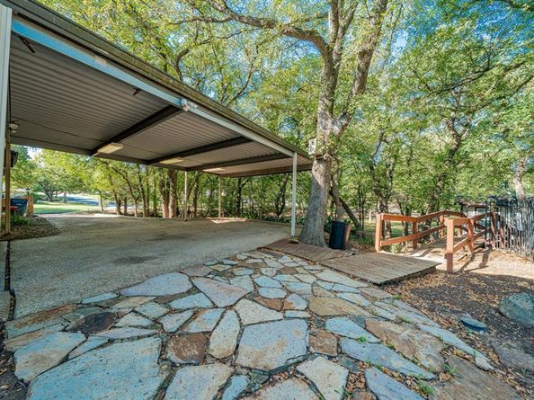 2811  Burlwood Drive , Dalworthington Gardens Texas 76016