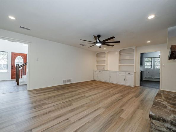 2811  Burlwood Drive , Dalworthington Gardens Texas 76016