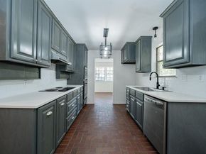 2811  Burlwood Drive , Dalworthington Gardens Texas 76016