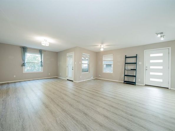 2811  Burlwood Drive , Dalworthington Gardens Texas 76016