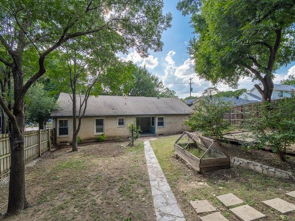 626 N Hampton Road , Dallas Texas 75208
