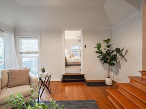 626 N Hampton Road , Dallas Texas 75208