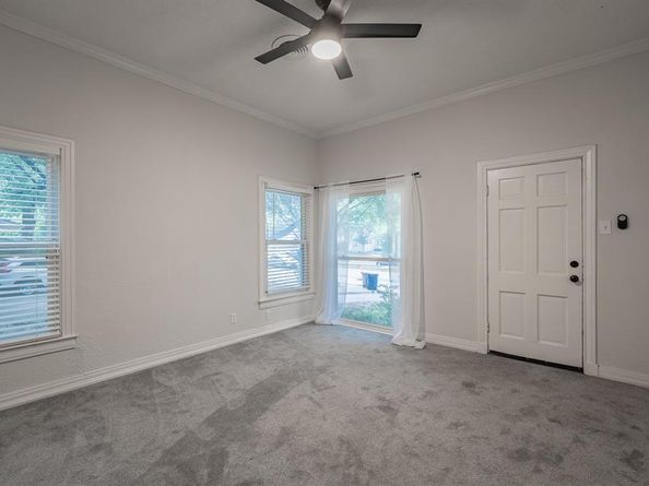 626 N Hampton Road , Dallas Texas 75208