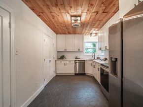 626 N Hampton Road , Dallas Texas 75208