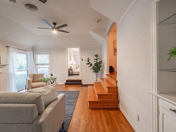 626 N Hampton Road , Dallas Texas 75208