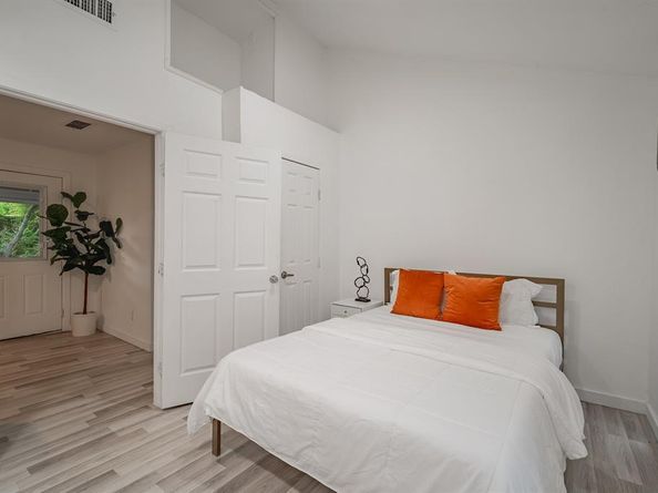 626 N Hampton Road , Dallas Texas 75208