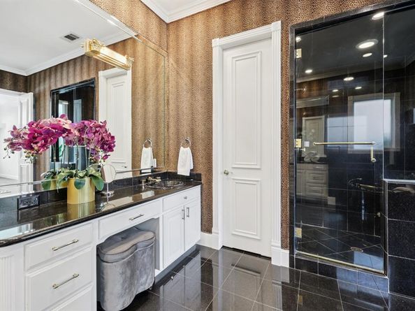 6065  Dilbeck Lane , Dallas Texas 75240