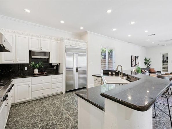 6065  Dilbeck Lane , Dallas Texas 75240