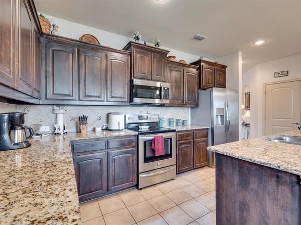 1057  Meadow Scape Drive , Fort Worth Texas 76028