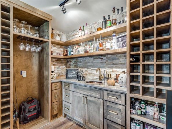 16015  Chalfont Circle , Dallas Texas 75248