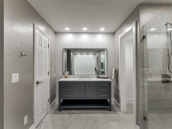 16015  Chalfont Circle , Dallas Texas 75248