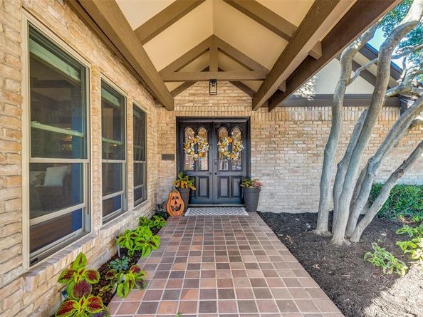 16015  Chalfont Circle , Dallas Texas 75248