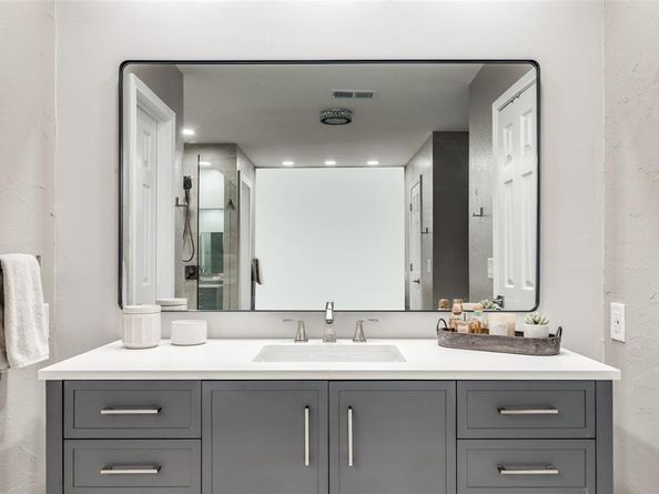 16015  Chalfont Circle , Dallas Texas 75248