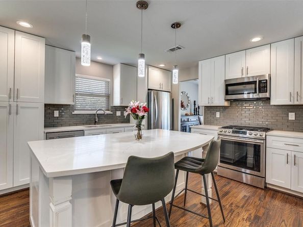 6851  Whitehill Street , Dallas Texas 75231