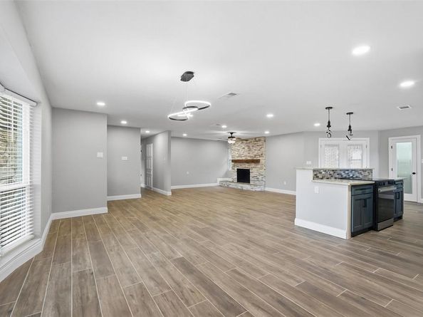 412  Brook Hollow Circle , DeSoto Texas 75115