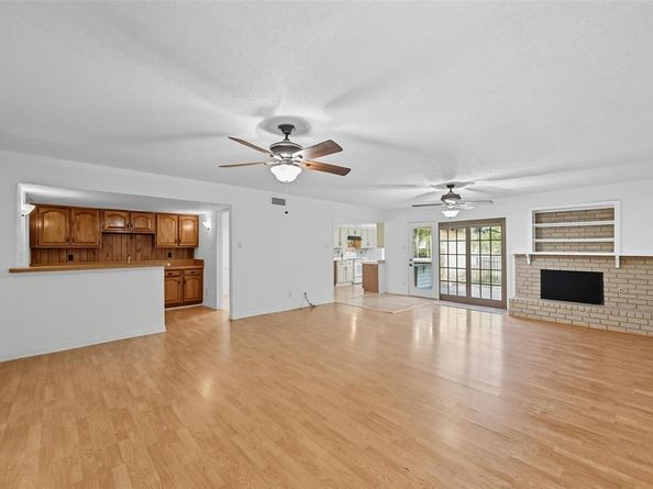 2106  Butterfield Trail , Grand Prairie Texas 75052