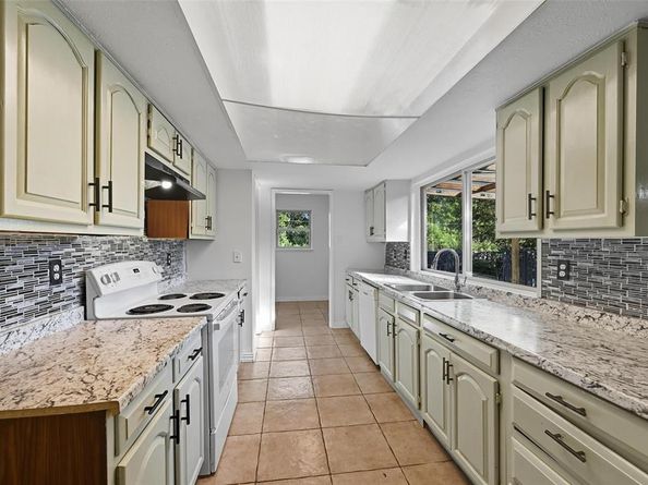 2106  Butterfield Trail , Grand Prairie Texas 75052