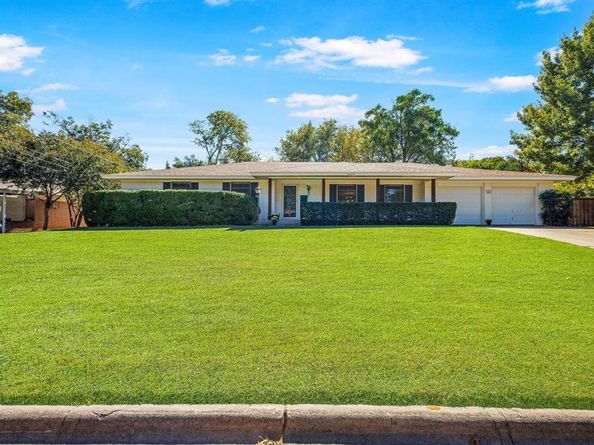 4819  Hope Street , River Oaks Texas 76114