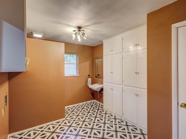 4819  Hope Street , River Oaks Texas 76114