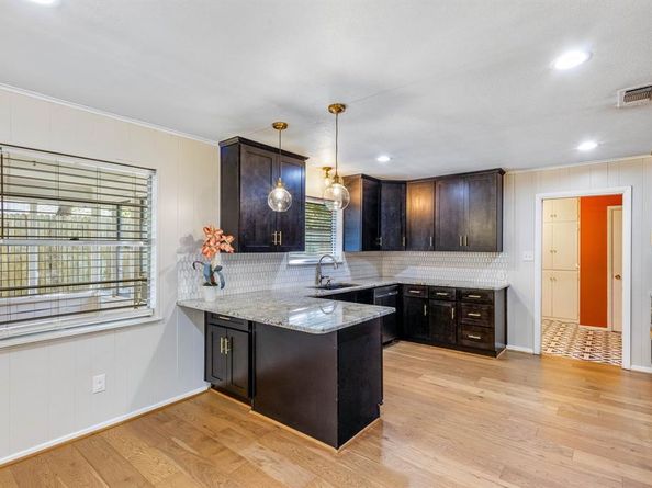 4819  Hope Street , River Oaks Texas 76114