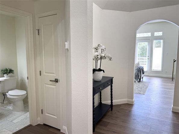 4040  Avondale Avenue  105, Dallas Texas 75219