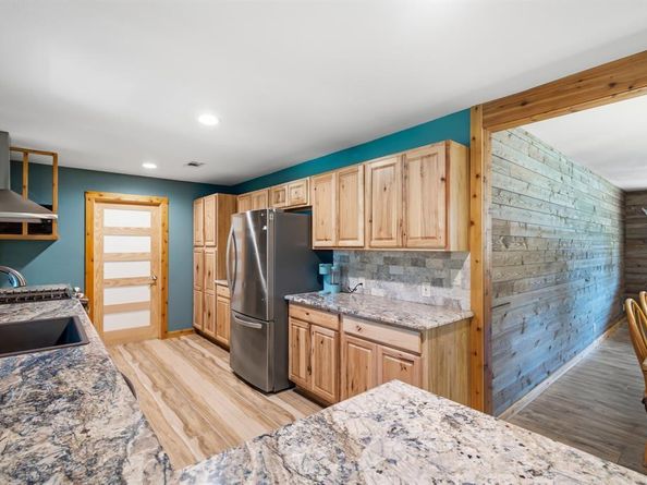 612  Oakwood Drive , Euless Texas 76040