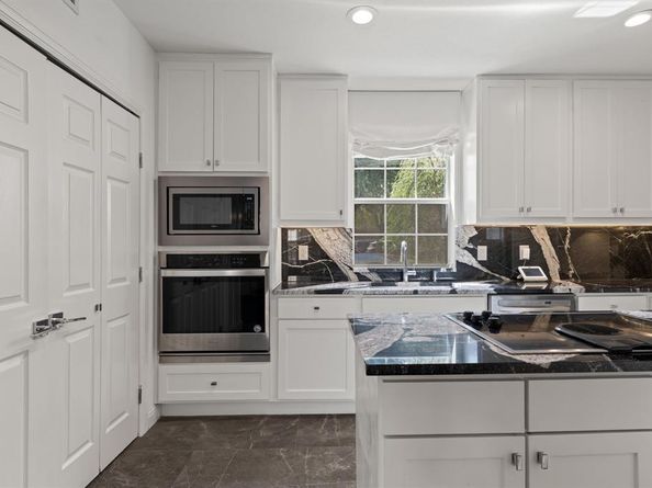 9418  Blue Jay Way , Irving Texas 75063