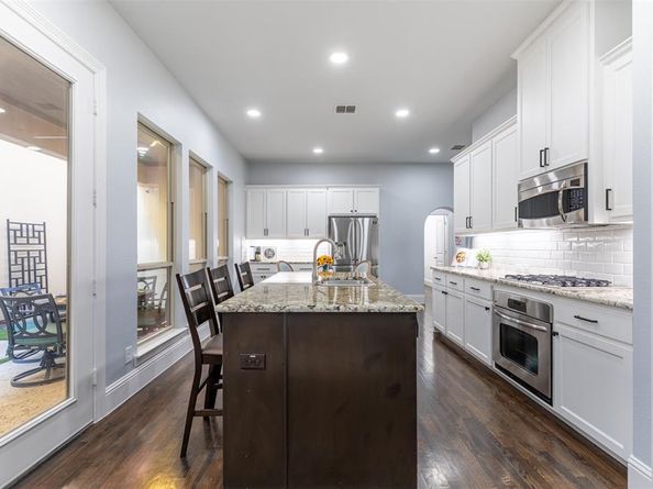 2209  Longwood Drive , Carrollton Texas 75010