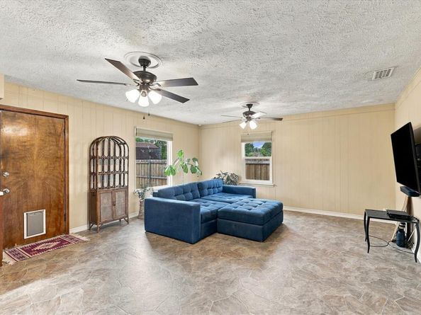 3202  Casino Drive , Dallas Texas 75224