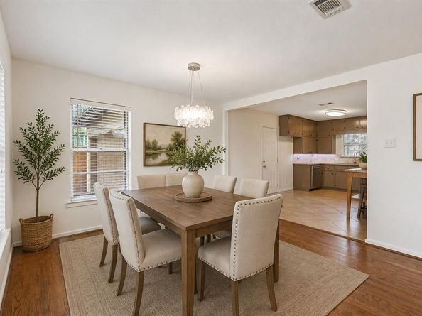917  De Witt Circle , Dallas Texas 75224
